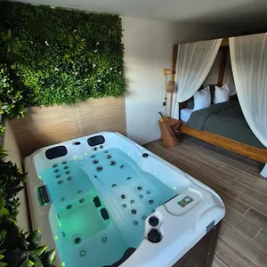 Le Cocoon - Jacuzzi, Sauna Et Piscine Privee Couette-café Carpentras