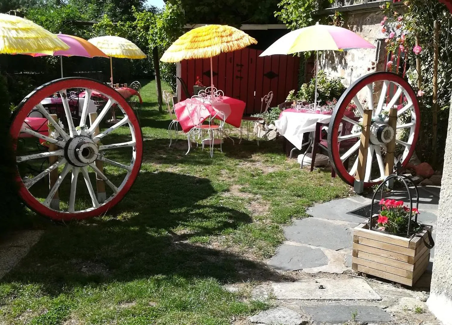 Le Relais De Rochepaule Bed and Breakfast